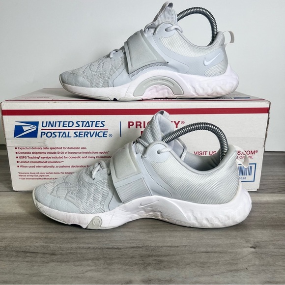 Nike Renew In Season TR12 training shoes Sneakers Womens 7 Workout Running Gym - Picture 2 of 7